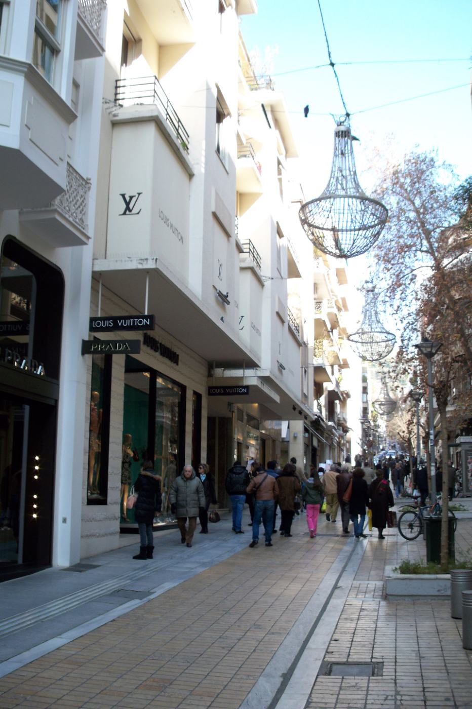 Η οδός Βουκουρεστίου, ο δρόμος των επώνυμων καταστημάτων στο Κολωνάκι