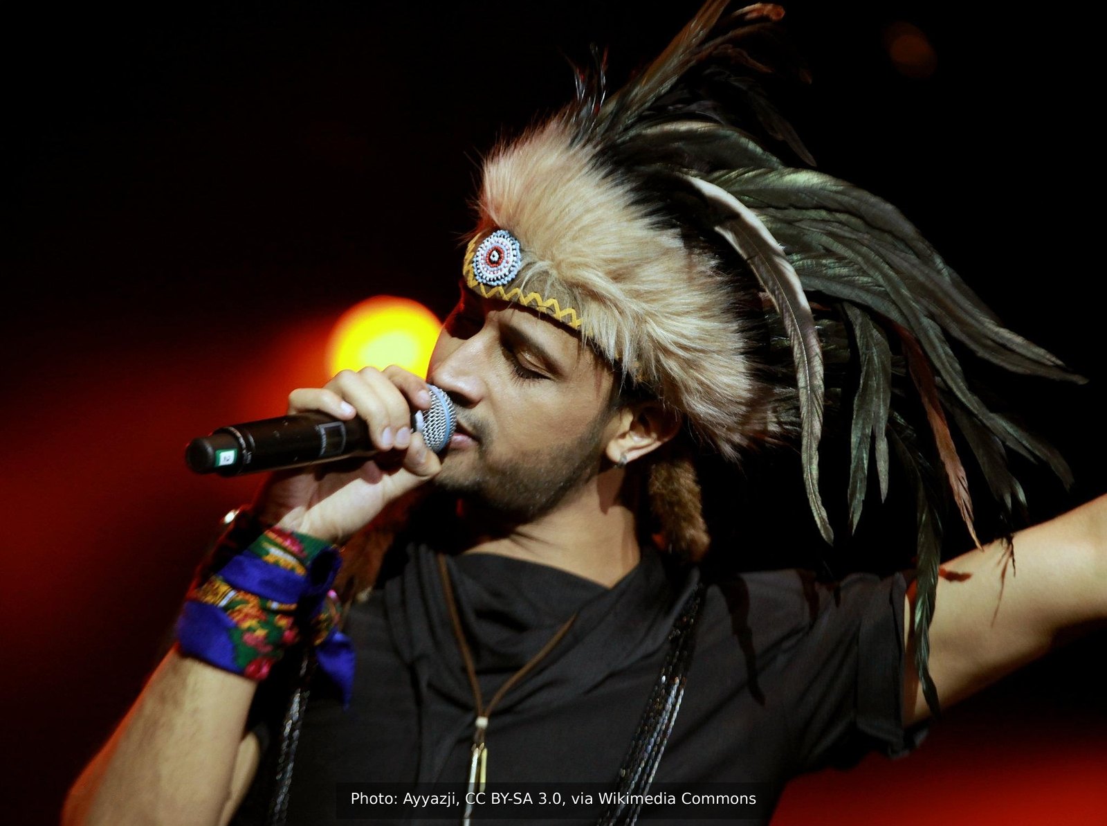 Ο Atif Aslam τραγουδά στην O2 Arena (2012)